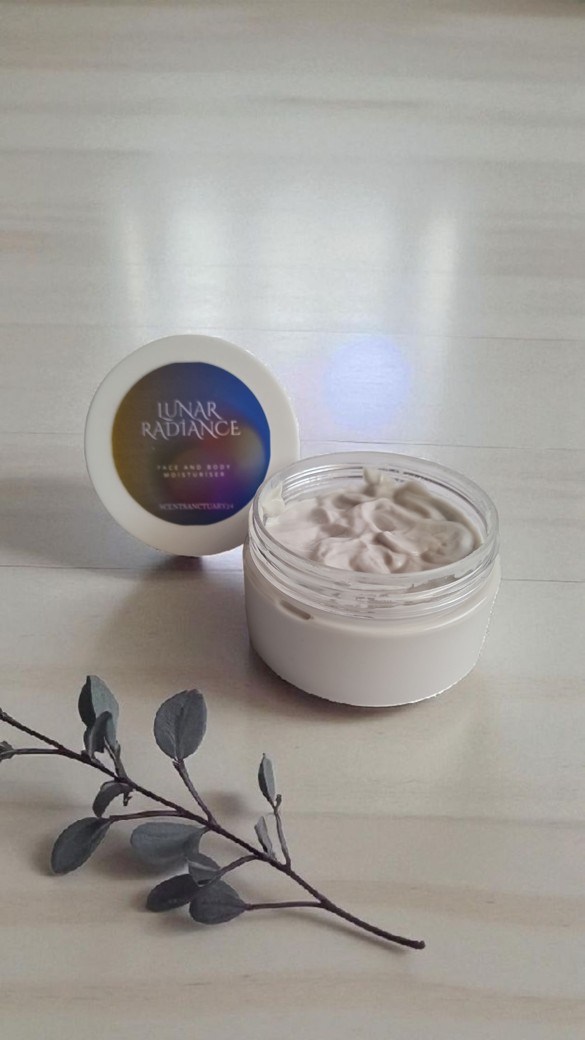 Face and body moisturiser